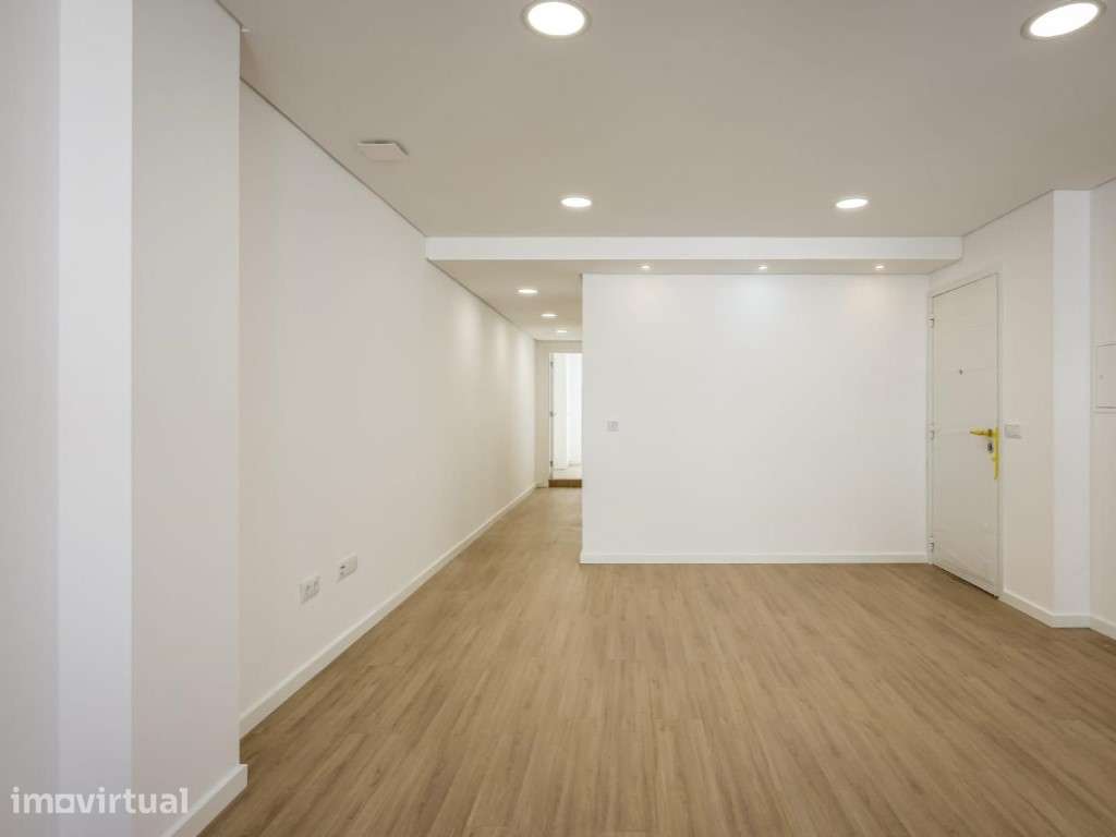 APARTAMENTO T2 + T1 (SÓTÃO) NO 1.º ANDAR - CENTRO DE ÍLHAVO - Grande imagem: 3/26