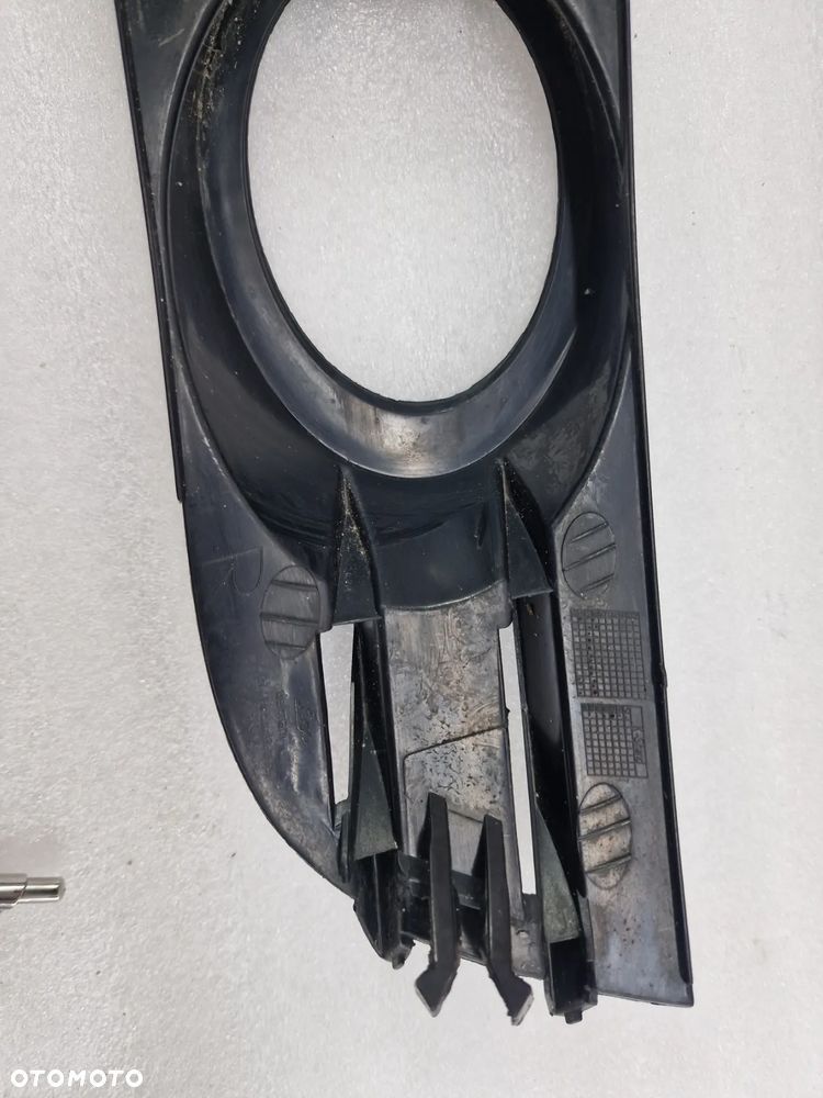 AUDI A6 C6 04- PRAWA KRATKA BOCZNA ZDERZAKA PRZEDNIEGO PRZÓD , NR 4F0807682A / 4F0807681A , NR AUKCJI E/19 - 6