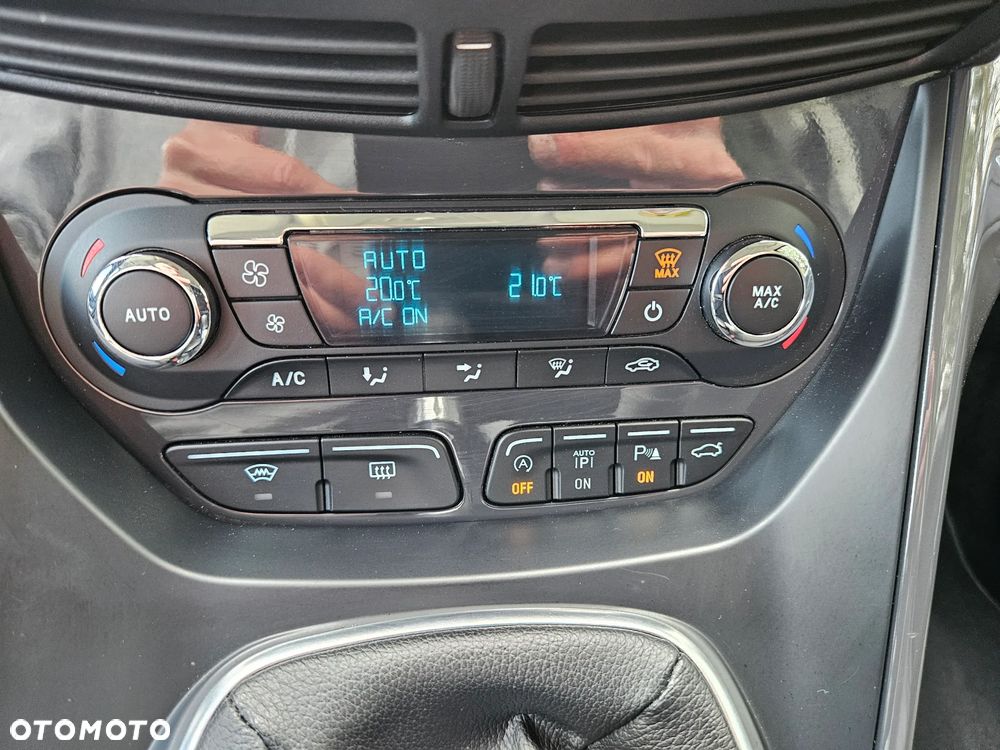 Ford Kuga 2.0 TDCi 4x4 Titanium - 27