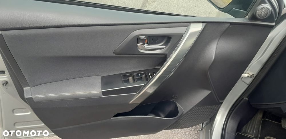 Toyota Auris 2.0 D-4D Life - 15