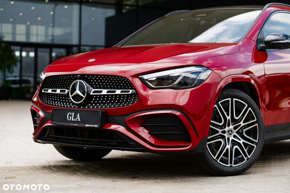 Mercedes-Benz GLA - 2
