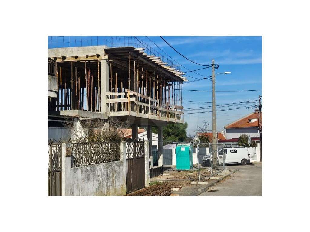 Moradia T4 em fase de construção, Pinhal do General - Fernão Ferro,... - Grande imagem: 2/17