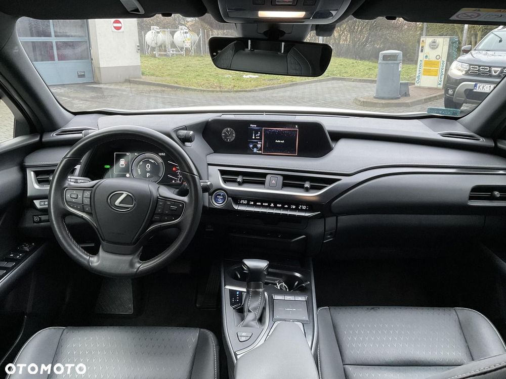 Lexus UX - 24