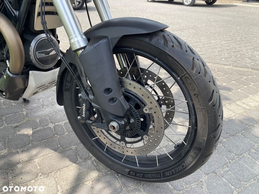Moto Guzzi V85 - 18