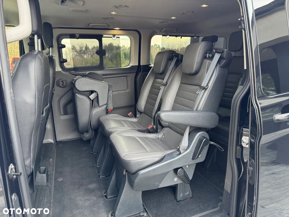 Ford Tourneo Custom - 12