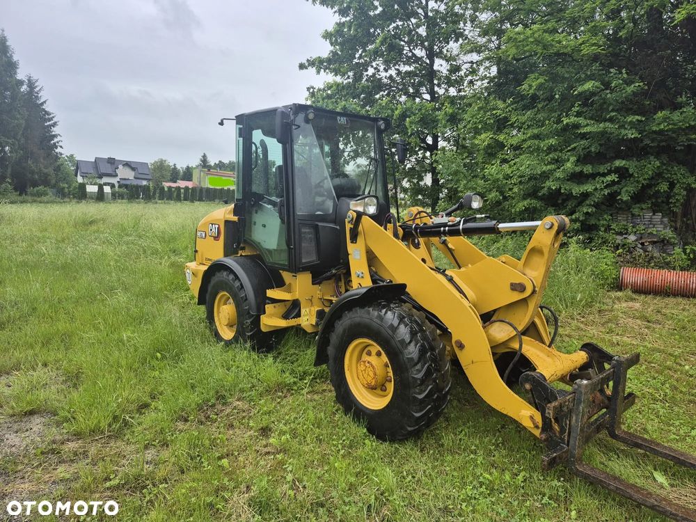 Caterpillar 907 - 4