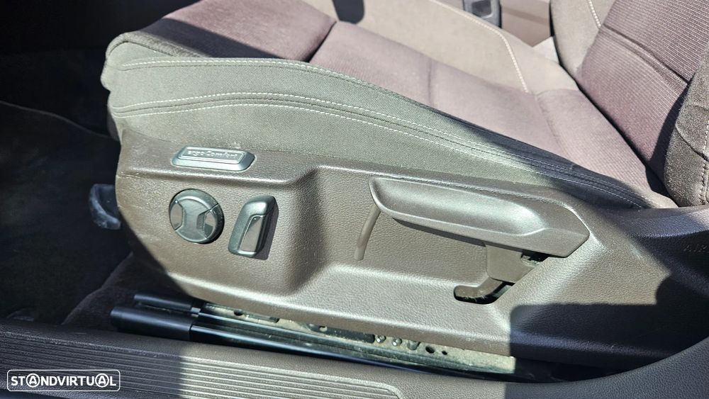 VW Passat Variant 1.6 TDI BlueMotion - 12