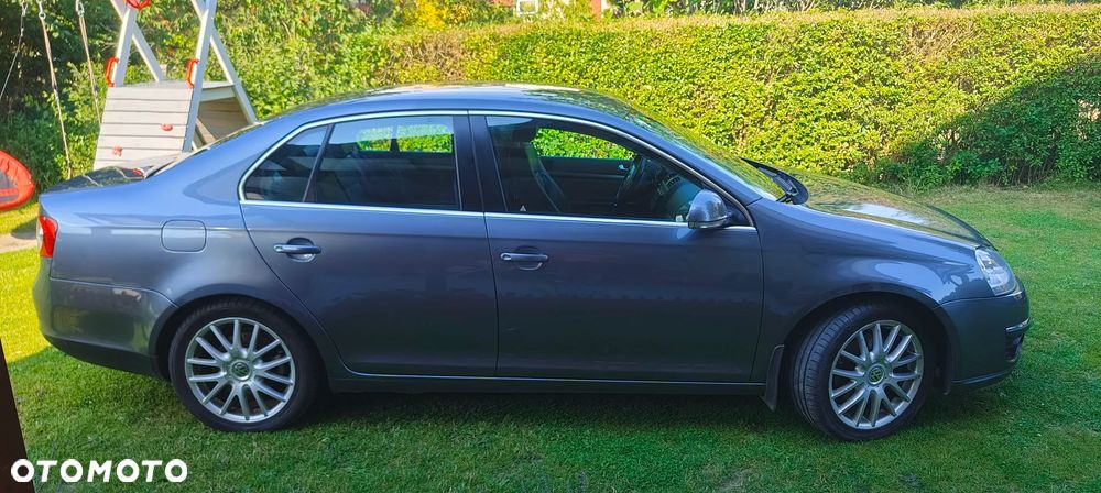 Volkswagen Jetta 2.0 TDI DPF Sportline - 8