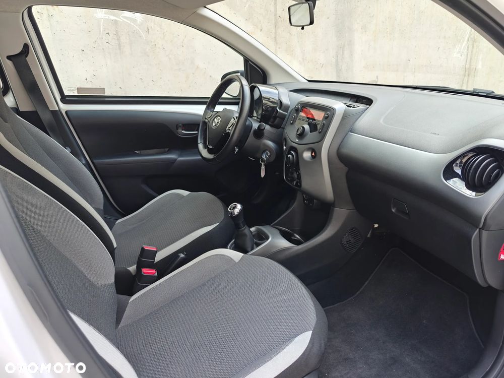 Toyota Aygo x-play - 6