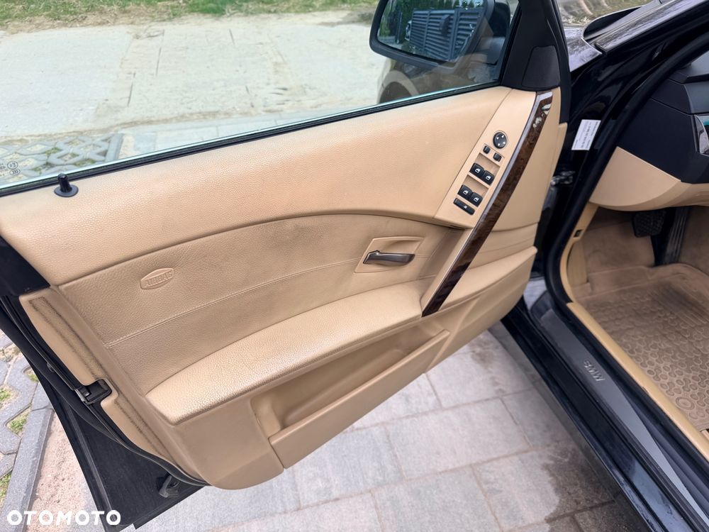 BMW Seria 5 525d - 15