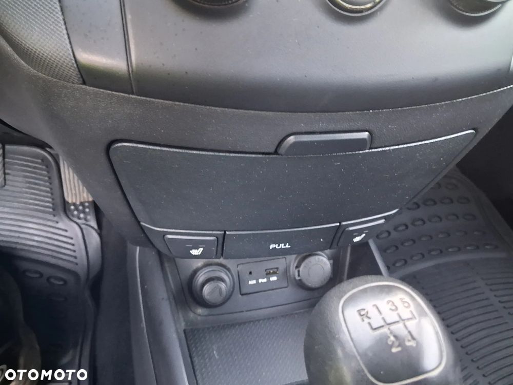 Hyundai i30 1.4 Base + - 15