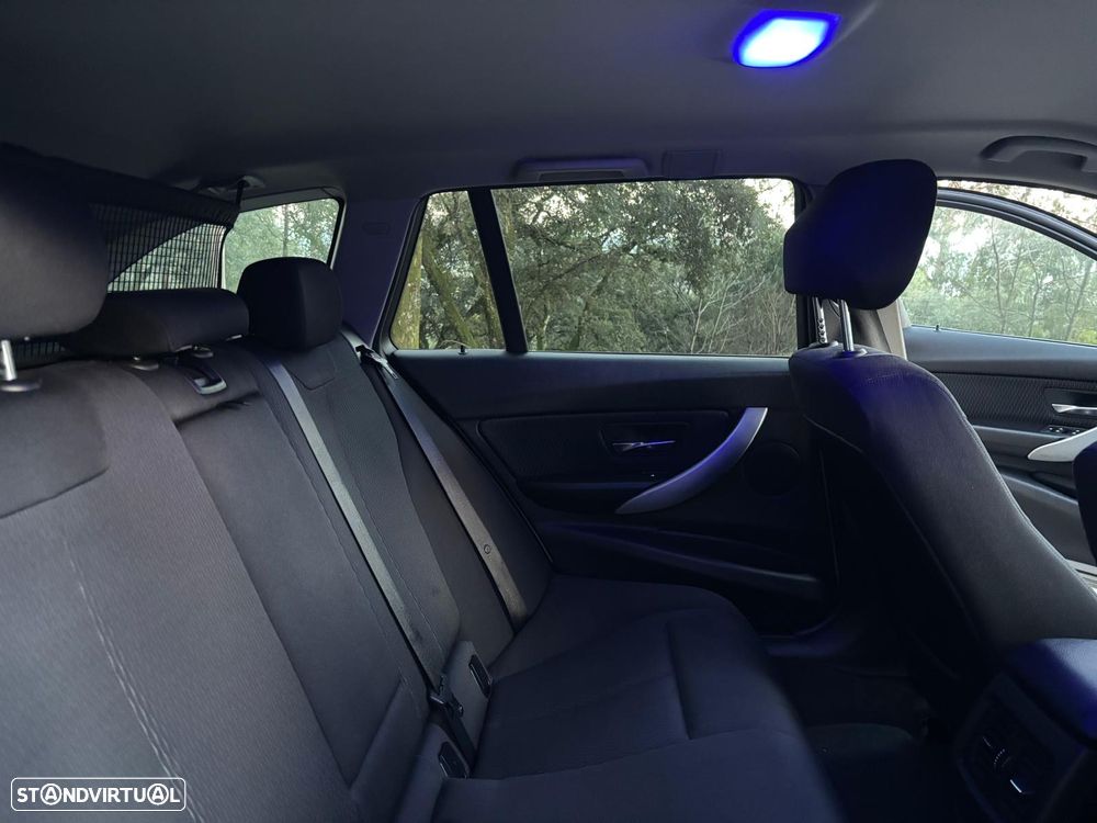 BMW 320 d xDrive Pack M - 33