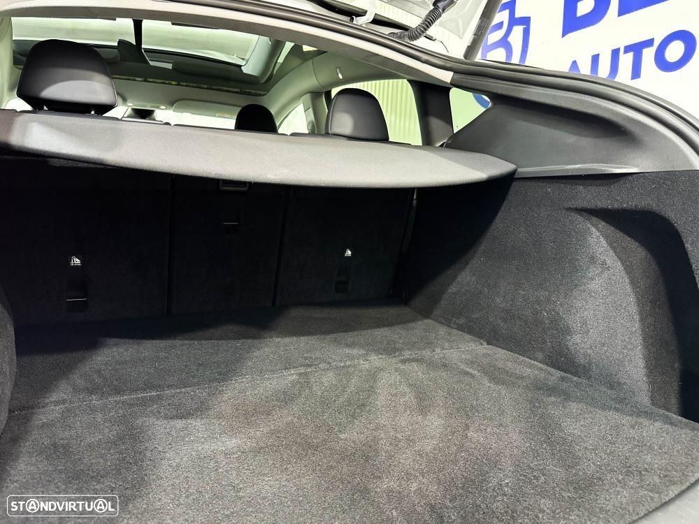 Tesla Model Y Long Range Dual Motor AWD - 57