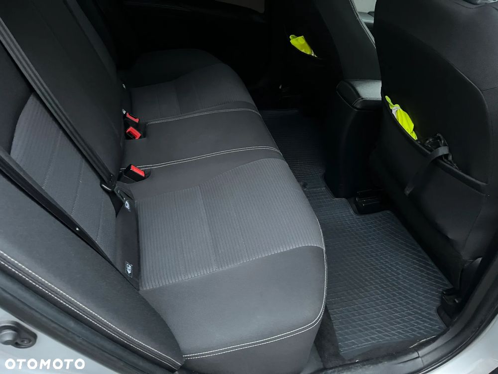 Toyota Avensis 2.0 Premium MS - 10