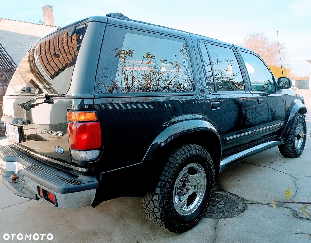 Ford Explorer Standard - 7