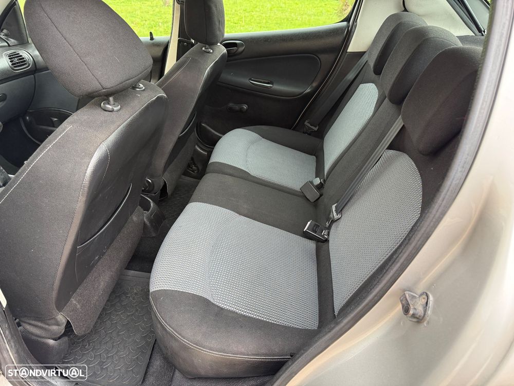 Peugeot 206 1.1 XT - 13