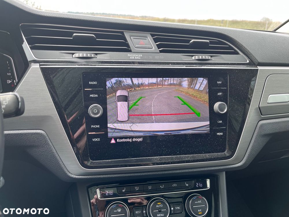 Volkswagen Touran - 17