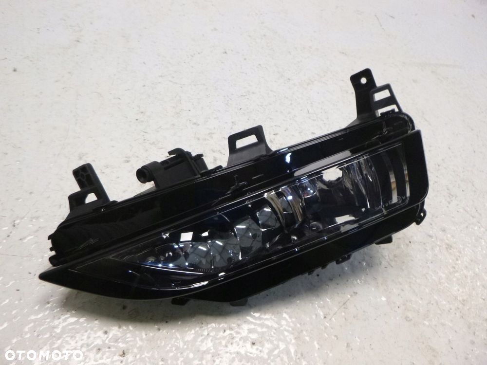 SKODA OCTAVIA 4 HALOGEN LAMPA DRL LED PRAWY PRZÓD - 8