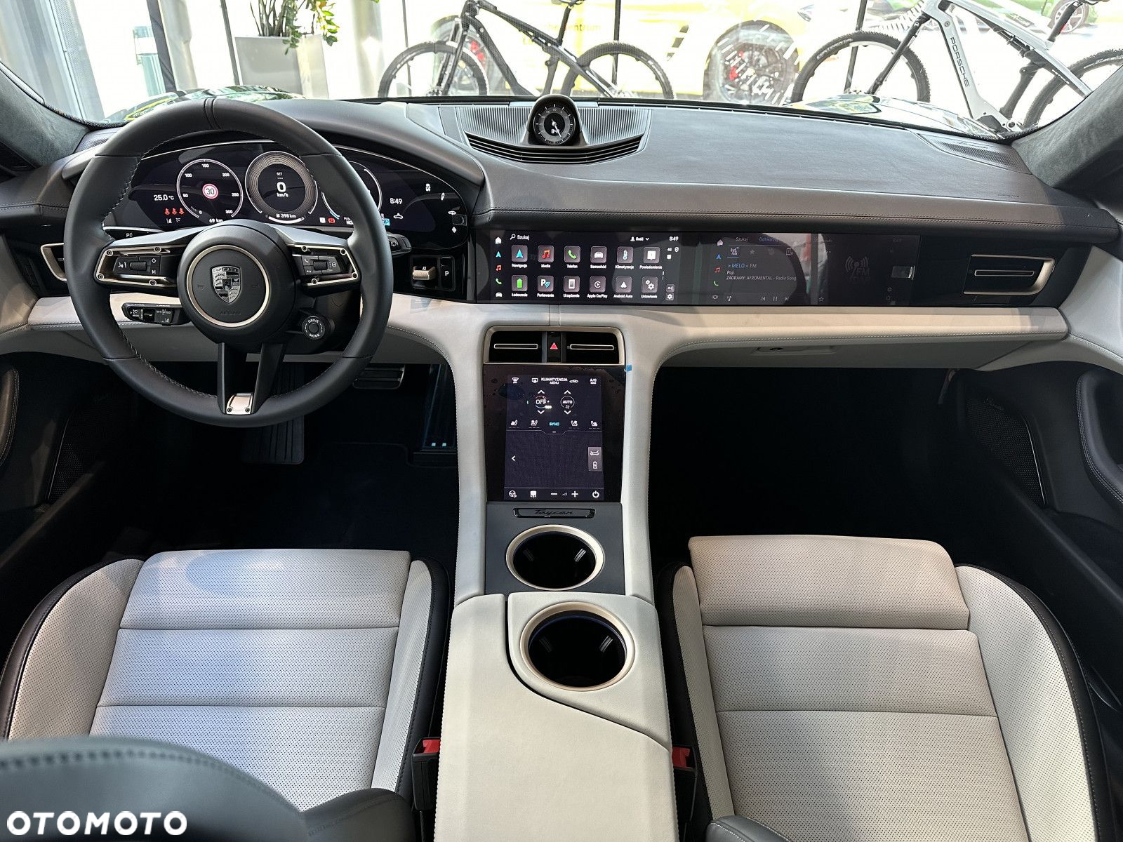 Porsche Taycan - 11