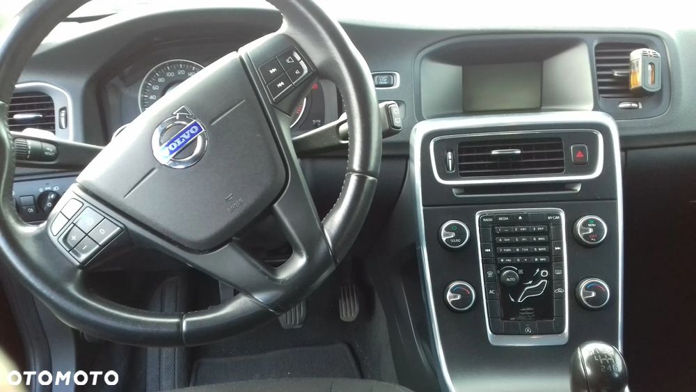 Volvo V60 D2 Momentum - 4