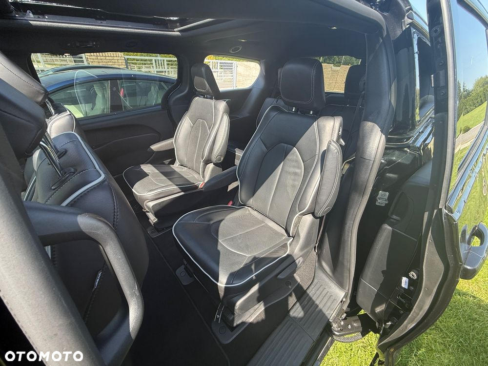 Chrysler Pacifica - 10