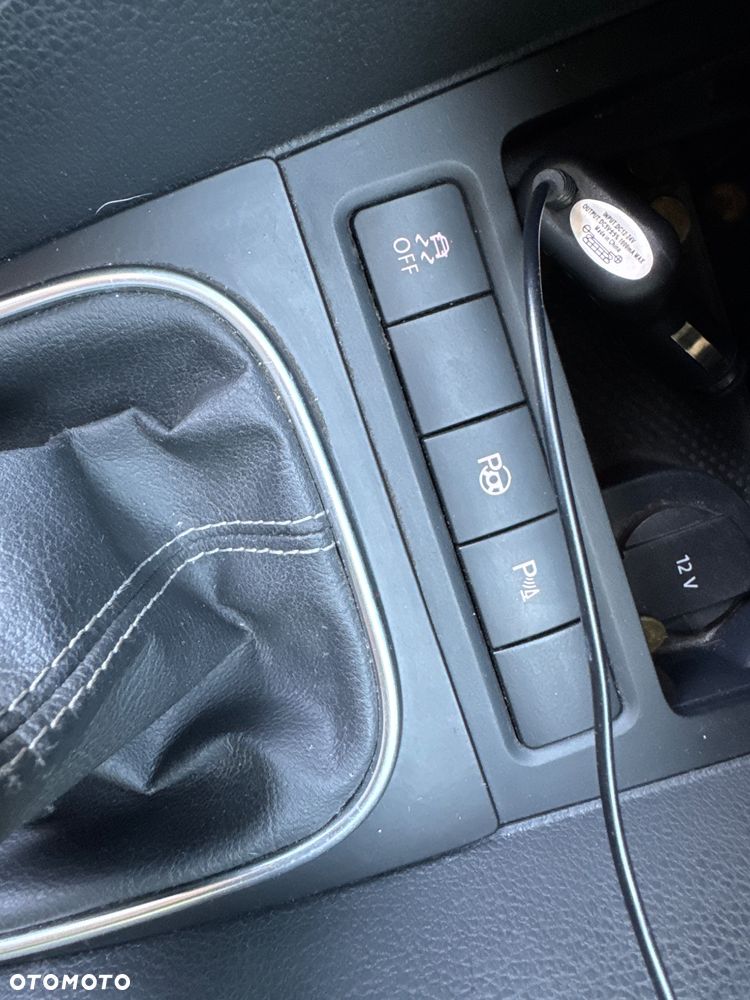 Volkswagen Golf 2.0 TDI DPF 4Motion Highline - 17