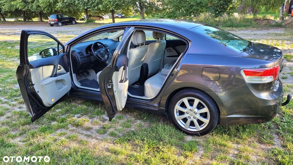 Toyota Avensis 1.8 Premium - 16