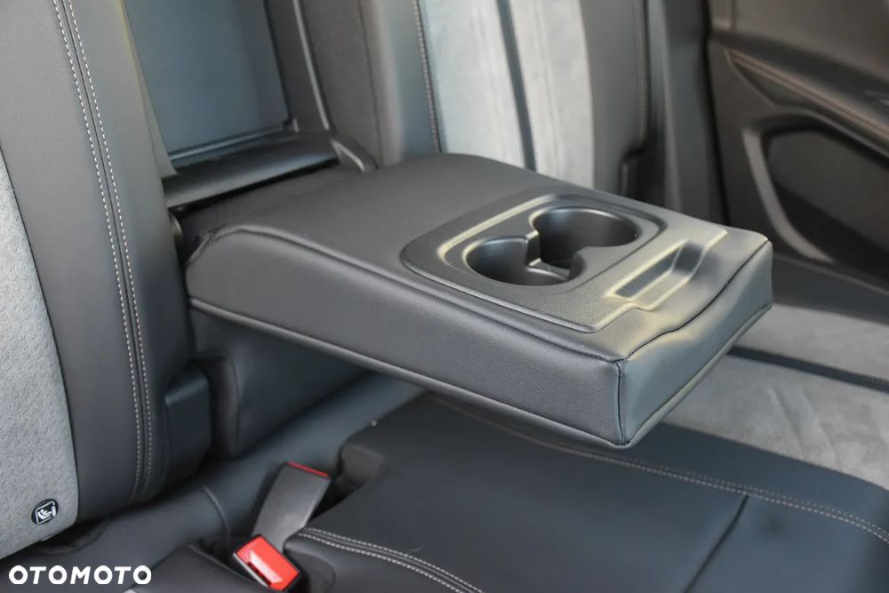 Peugeot 3008 1.6 PureTech HYbrid4 GT S&S EAT8 - 38