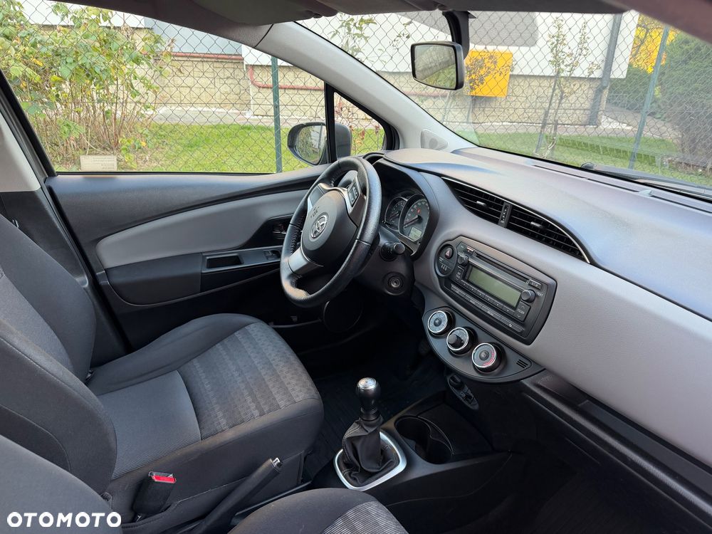 Toyota Yaris - 10