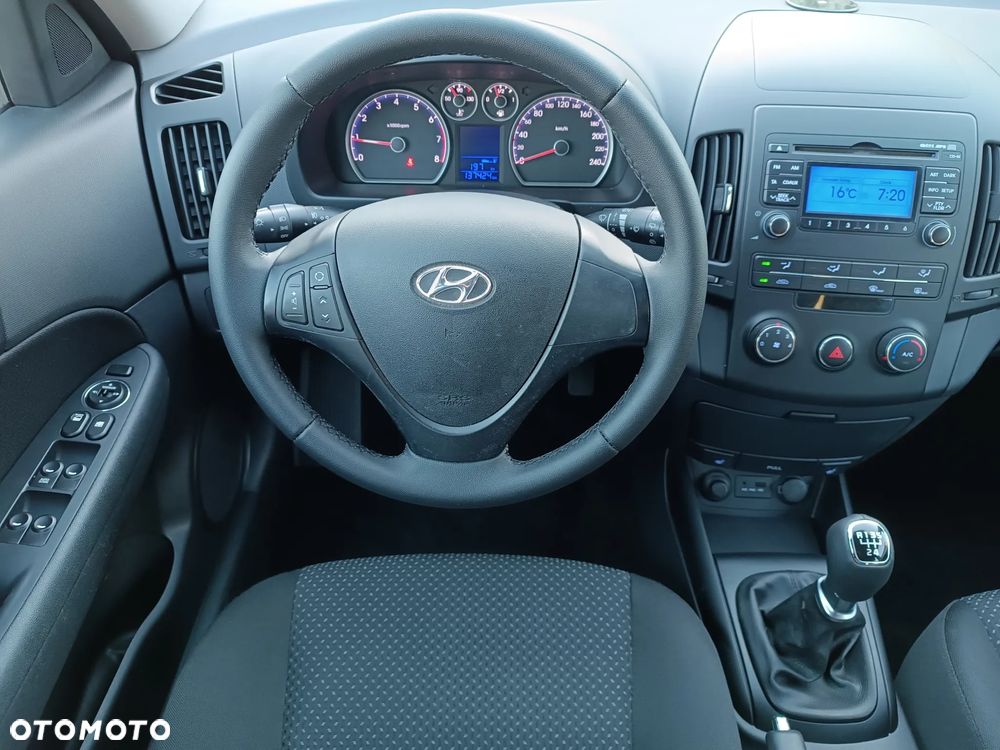 Hyundai i30 1.4 Edition 20 - 21