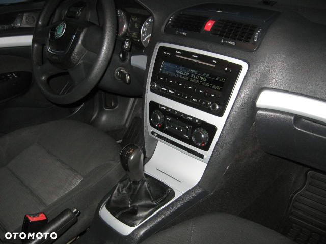 Skoda Octavia 1.6 Elegance - 15
