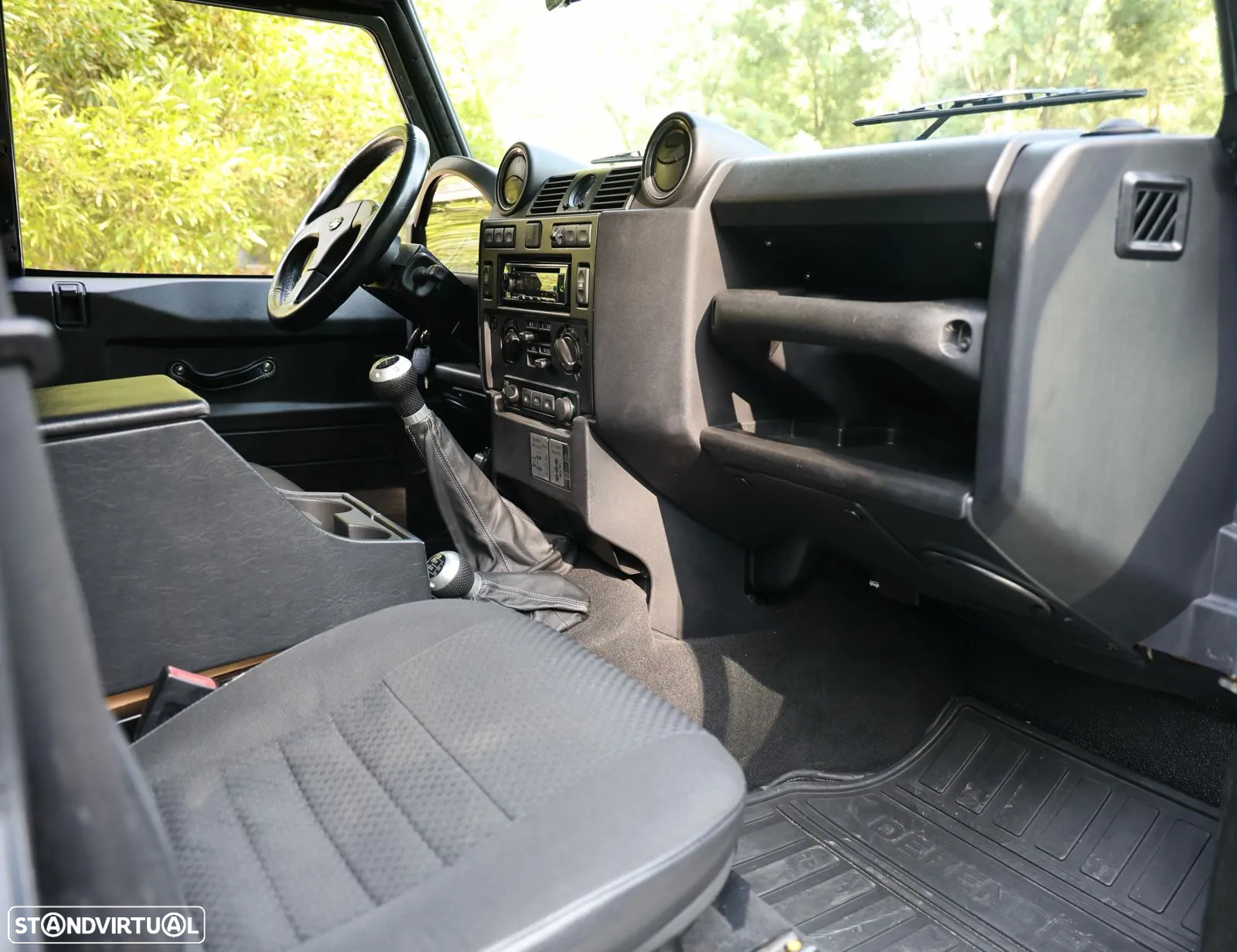 Land Rover Defender 110 CC 2.4 CRD SE - 13