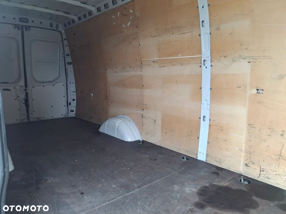 Iveco Daily 35S16 L4H2 Furgon VAN Blaszak Maxi Reflektory Full Led Euro 6 Skrzynia Biegów HI-MATIC 3 Miejsca Kamera Cofania Drzwi tylne Otwierane 270 Stopni Udźwig Haka 3500kg Radar Asystent Pasa Ruchu - 9