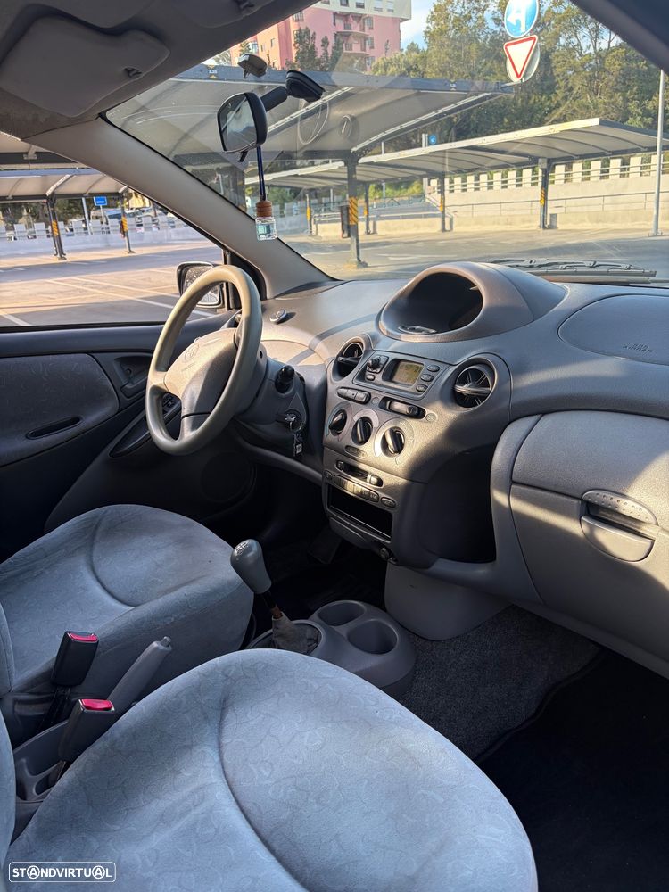 Toyota Yaris 1.0 Base C/Radio - 3