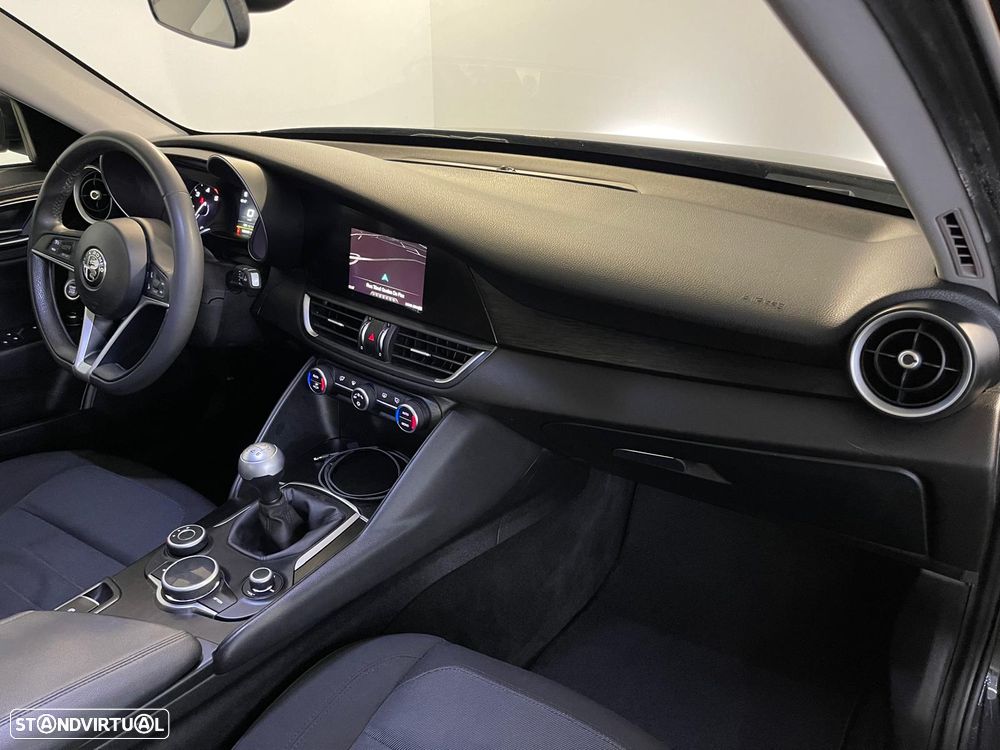 Alfa Romeo Giulia 2.2 D - 15