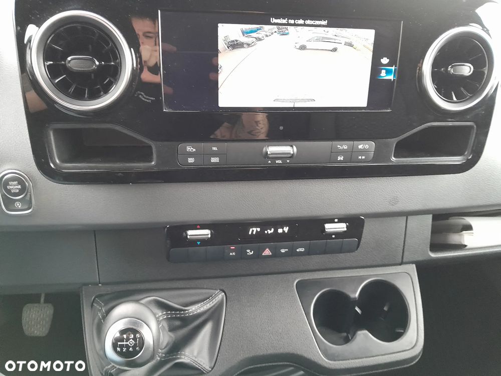 Mercedes-Benz Sprinter 317 - 12