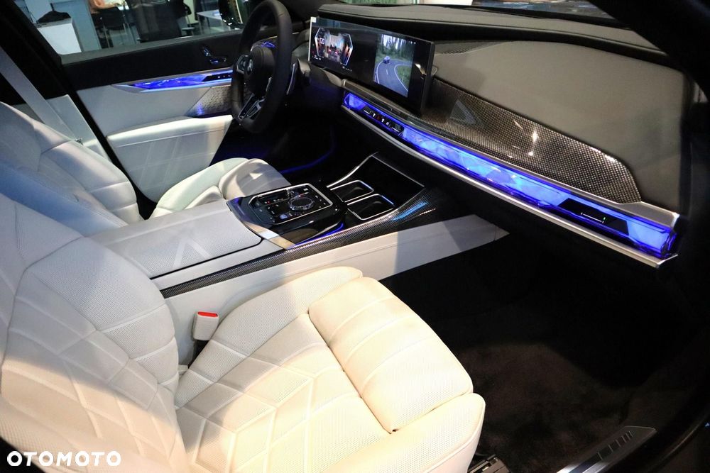 BMW Seria 7 - 12