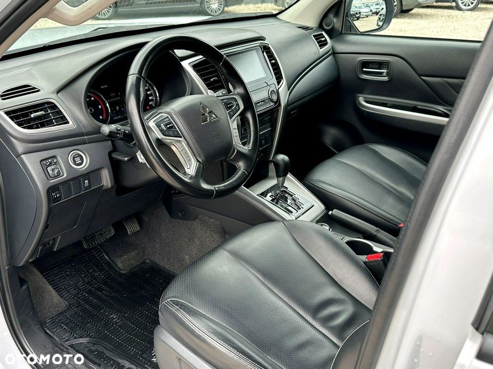 Mitsubishi L200 2.2 d DC Instyle Plus - 11