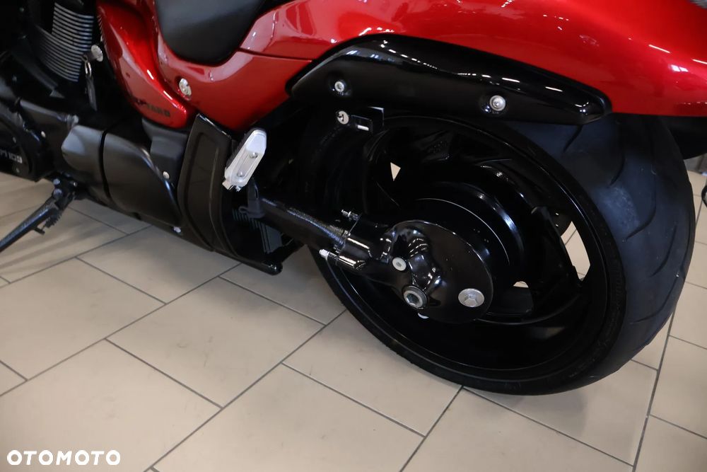 Suzuki Intruder - 21