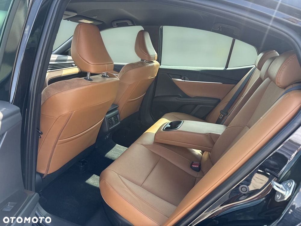 Toyota Camry - 10