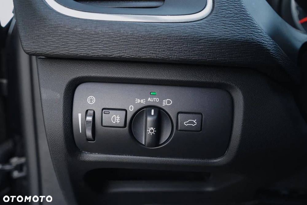 Volvo V40 D2 Momentum - 25