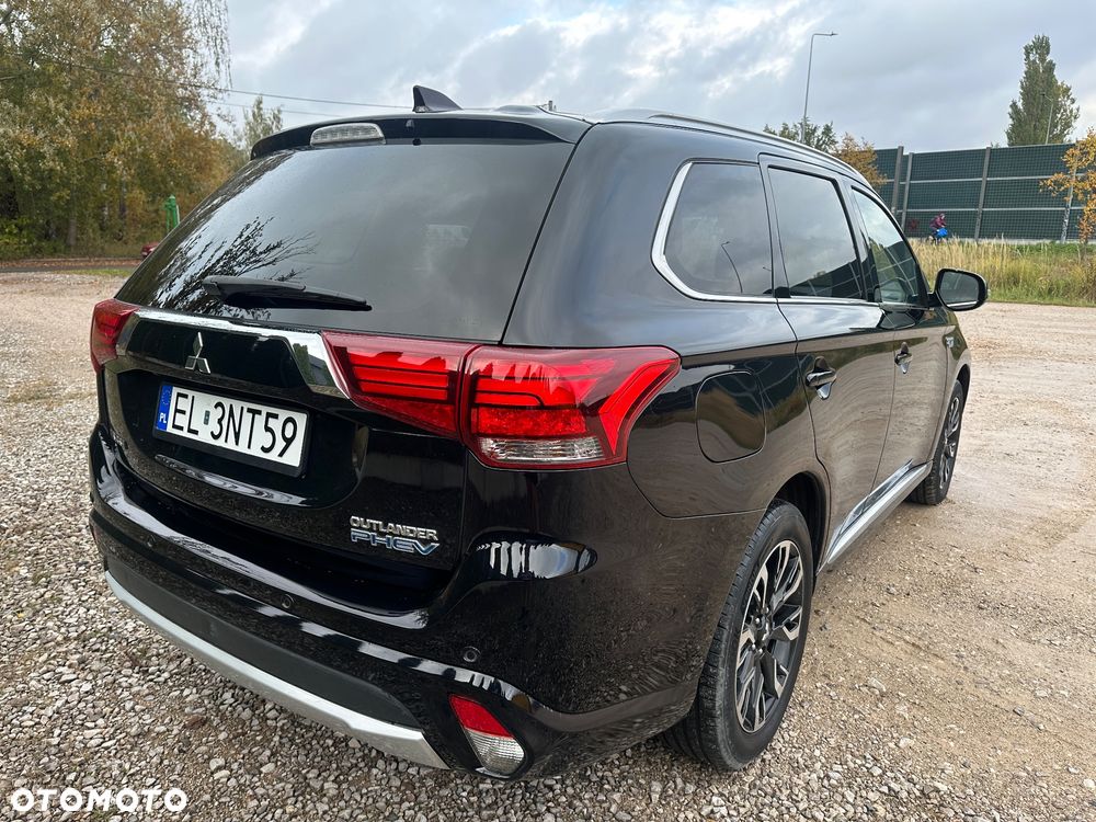 Mitsubishi Outlander 2.0 4WD Top - 11
