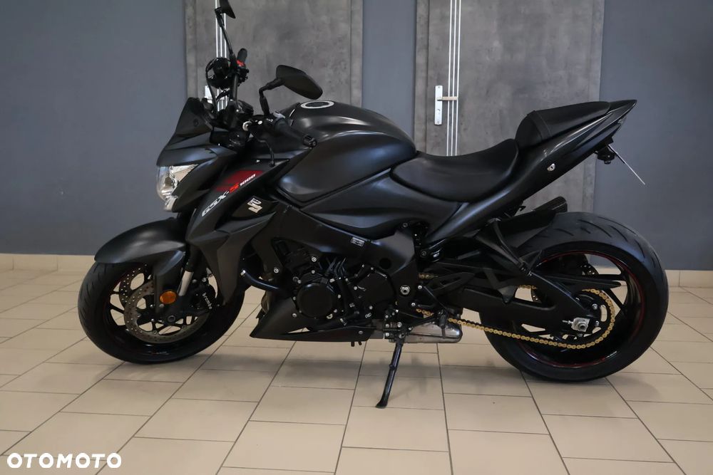 Suzuki GSX - 6