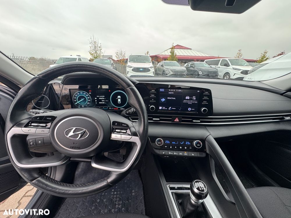 Hyundai Elantra - 10