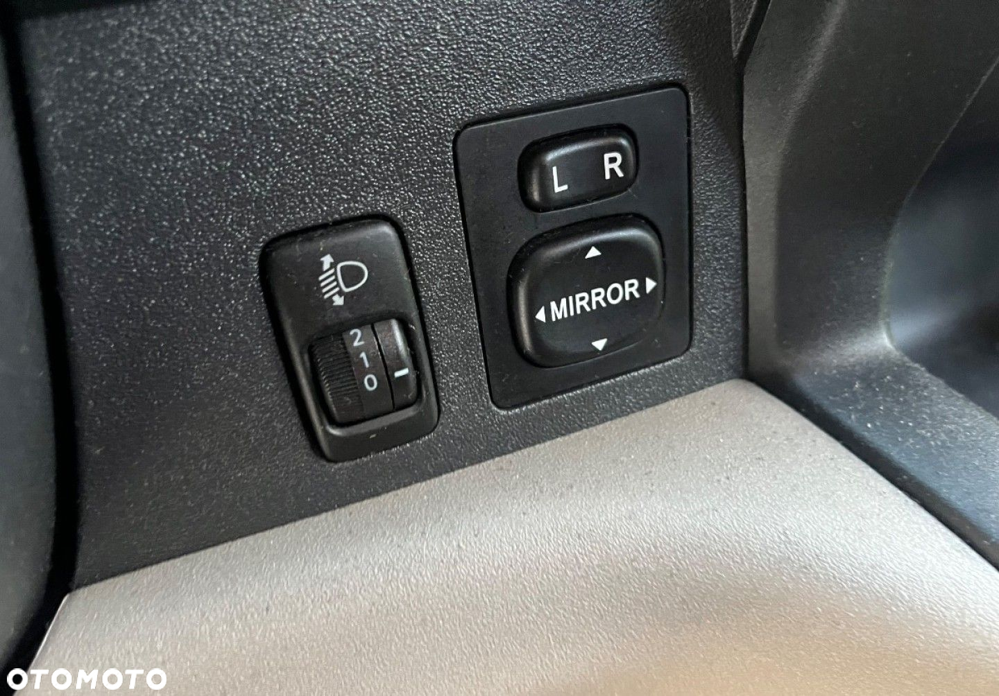 Daihatsu Sirion - 18