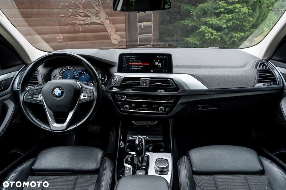 BMW X3 xDrive20d Advantage - 32