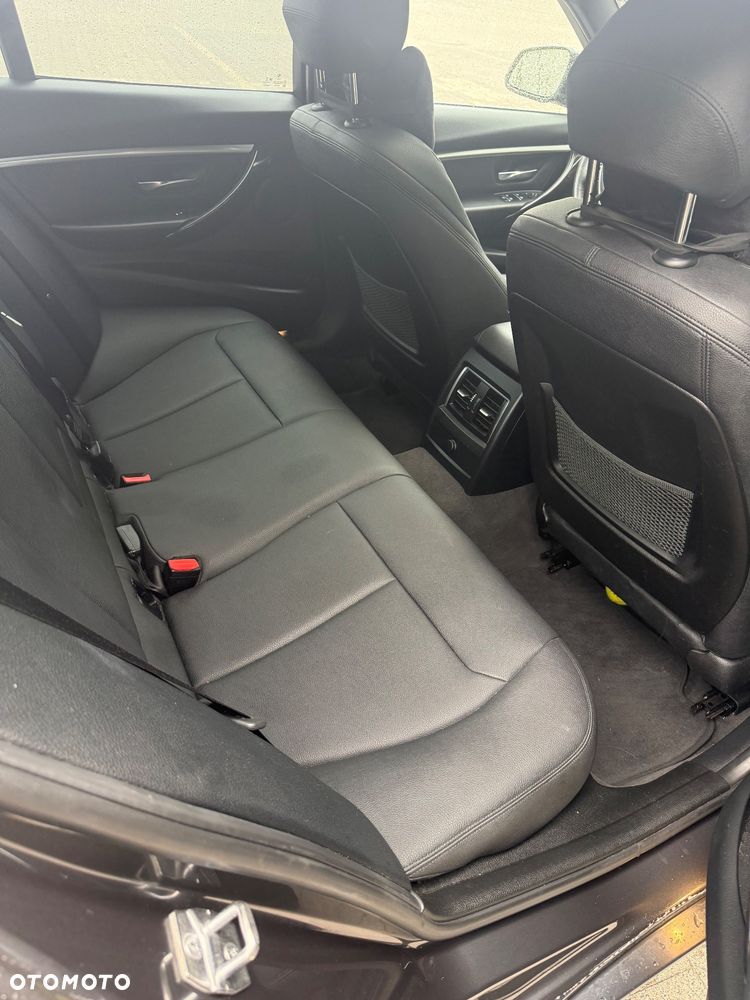 BMW Seria 3 330i xDrive Edition Luxury Line Purity - 10