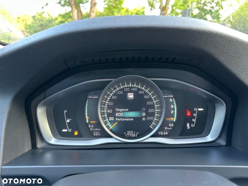 Volvo V60 D3 Geartronic Momentum - 25