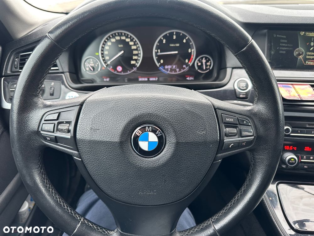 BMW Seria 5 525d xDrive - 10