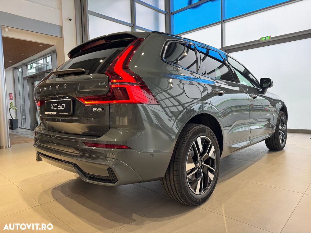 Volvo XC 60 B5 AT AWD MHEV Plus Dark - 5